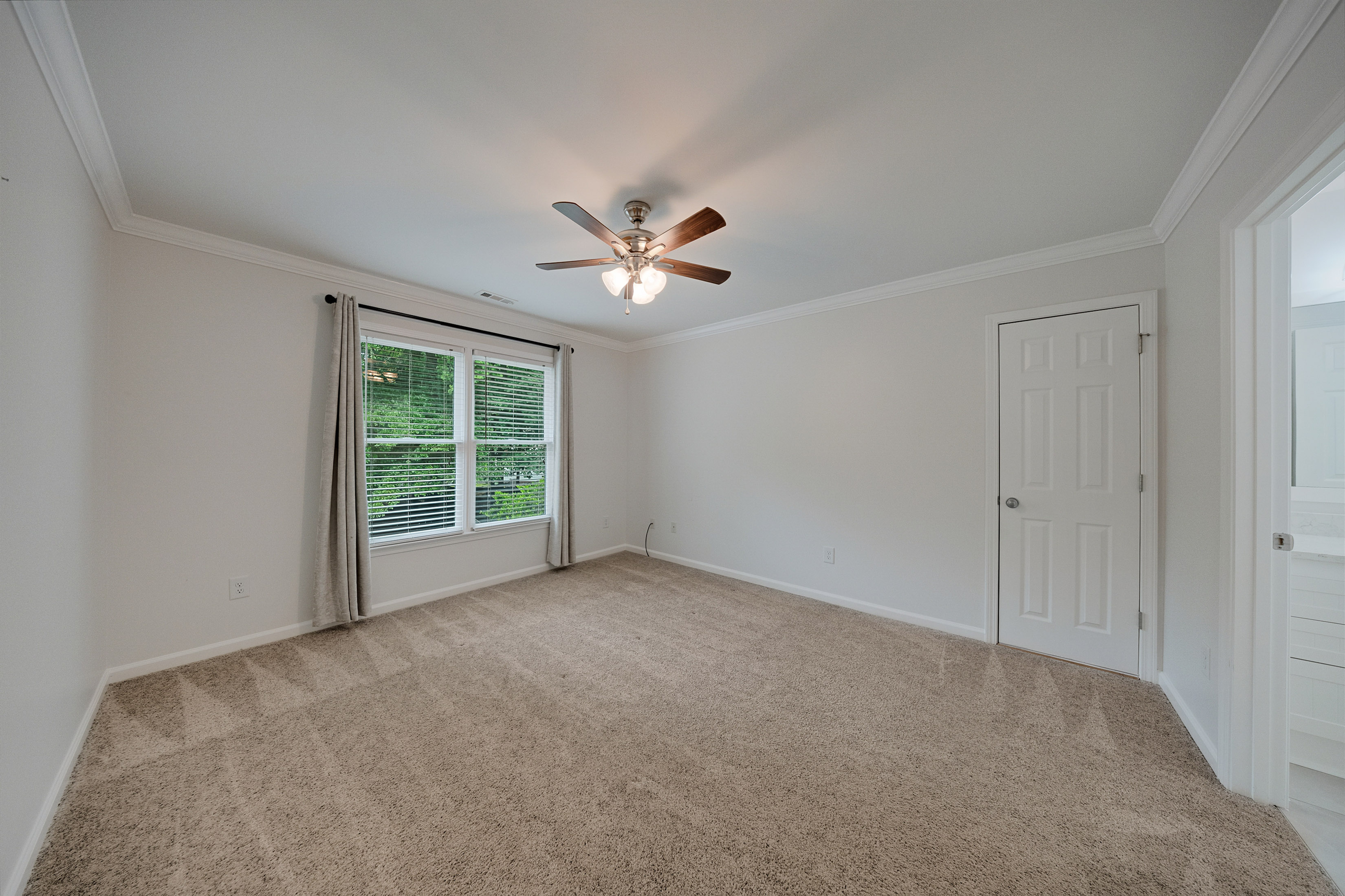  Stunning Craftsman-Style Home Featuring a Desirable Primary Suite on Main Level - 物件實景
