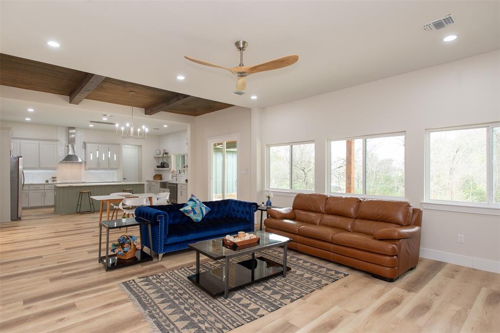 Mabank, Texas, 75143, United States, 4 Bedrooms Bedrooms, ,3 BathroomsBathrooms,Residential,For Sale,1942987
