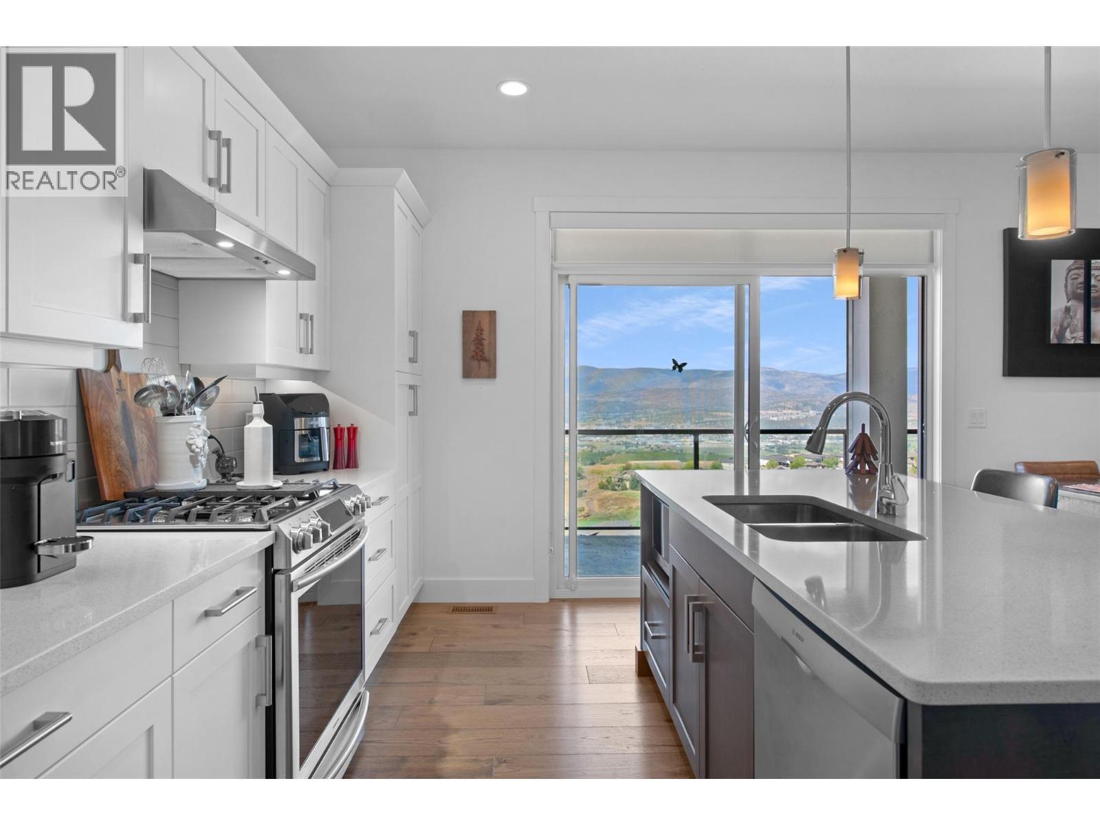 KELOWNA, British Columbia, V1P 1T8, CA, 3 Bedrooms Bedrooms, ,3 BathroomsBathrooms,Residential,For Sale,1947408