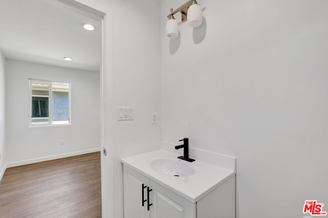 Reseda, California, 91335, United States, 10 Bedrooms Bedrooms, ,Residential,For Sale,1906500