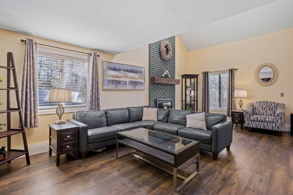 Derry, New Hampshire, 03038, United States, 3 Bedrooms Bedrooms, ,3 BathroomsBathrooms,Residential,For Sale,1928309