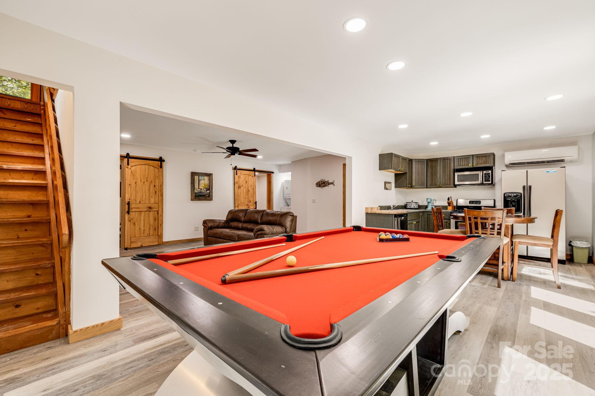 Little Switzerland, North Carolina, 28752, United States, 3 Bedrooms Bedrooms, ,3 BathroomsBathrooms,Residential,For Sale,1949808