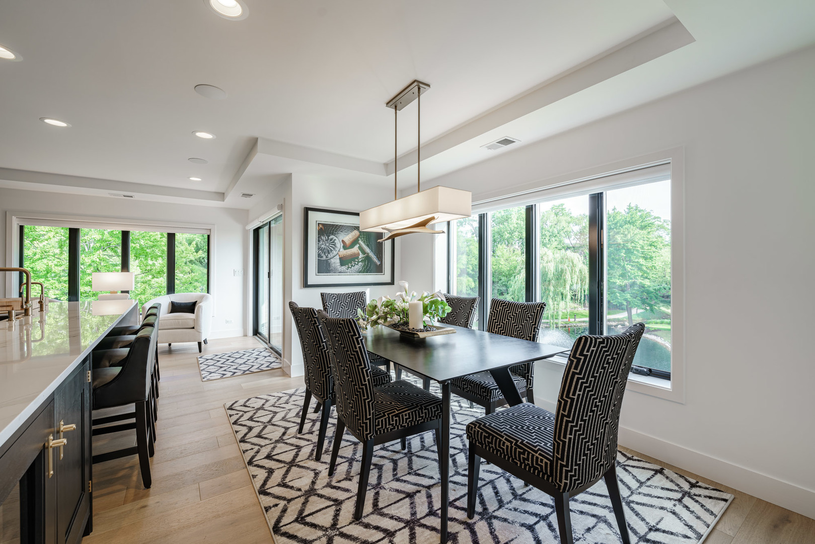 Oak Brook, Illinois, 60523, United States, 2 Bedrooms Bedrooms, ,2 BathroomsBathrooms,Residential,For Sale,1927231