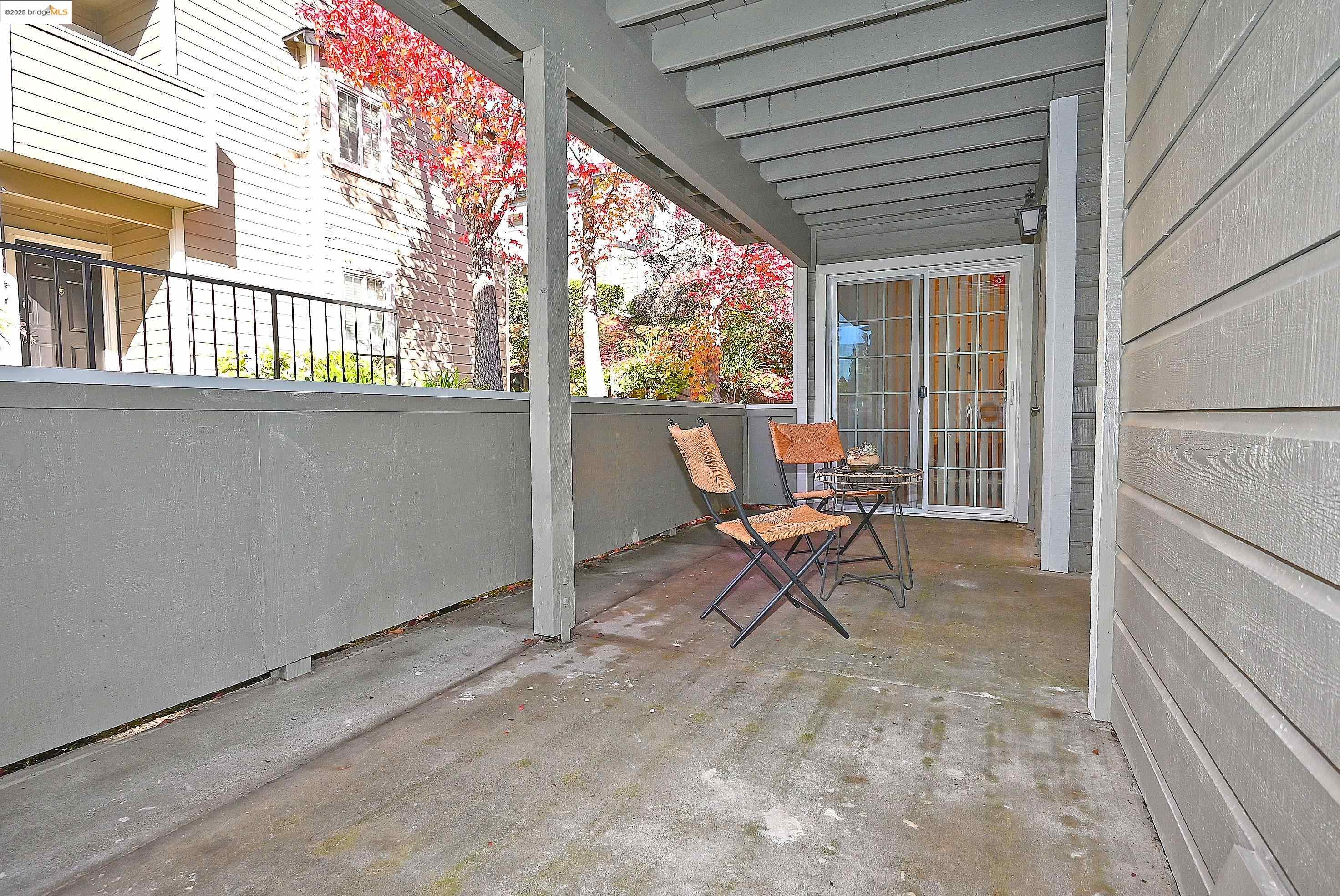 Oakland, California, 94605, United States, 2 Bedrooms Bedrooms, ,2 BathroomsBathrooms,Residential,For Sale,2000810