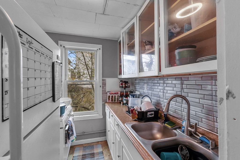 Fall River, Massachusetts, 02721, United States, 9 Bedrooms Bedrooms, ,3 BathroomsBathrooms,Residential,For Sale,1887933
