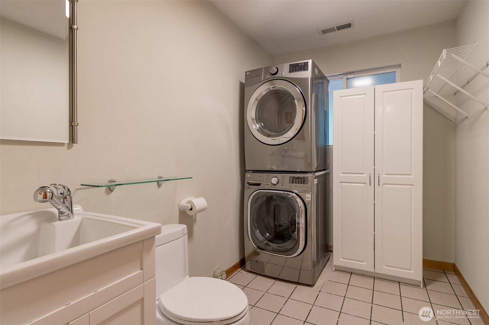 Kent, Washington, 98031, United States, 3 Bedrooms Bedrooms, ,2 BathroomsBathrooms,Residential,For Sale,1984192