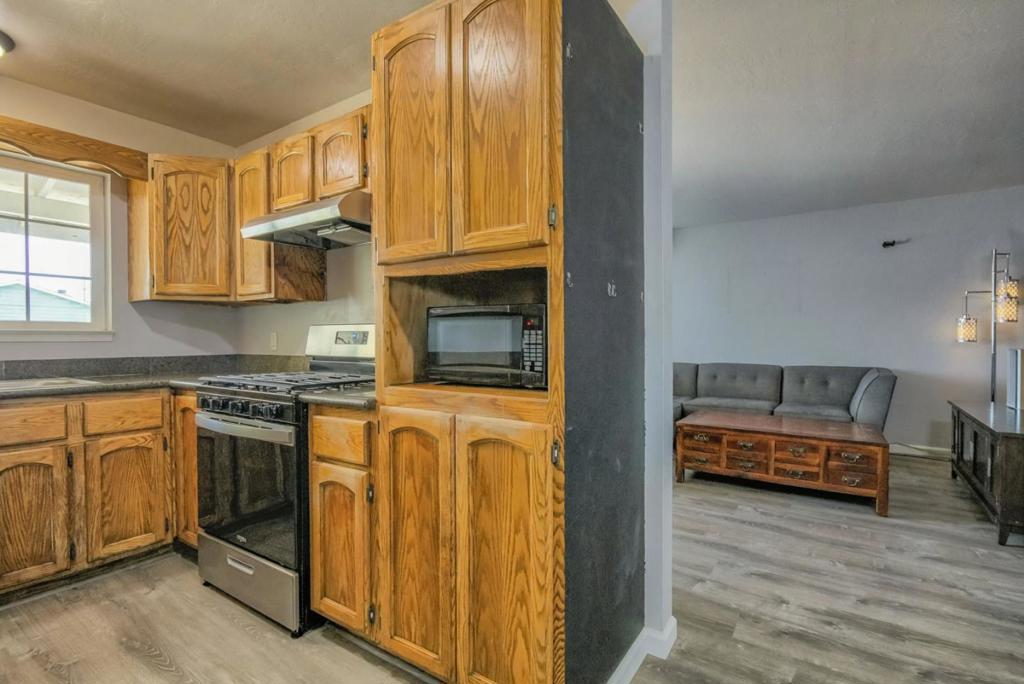 Watsonville, California, 95076, United States, 3 Bedrooms Bedrooms, ,2 BathroomsBathrooms,Residential,For Sale,1976006