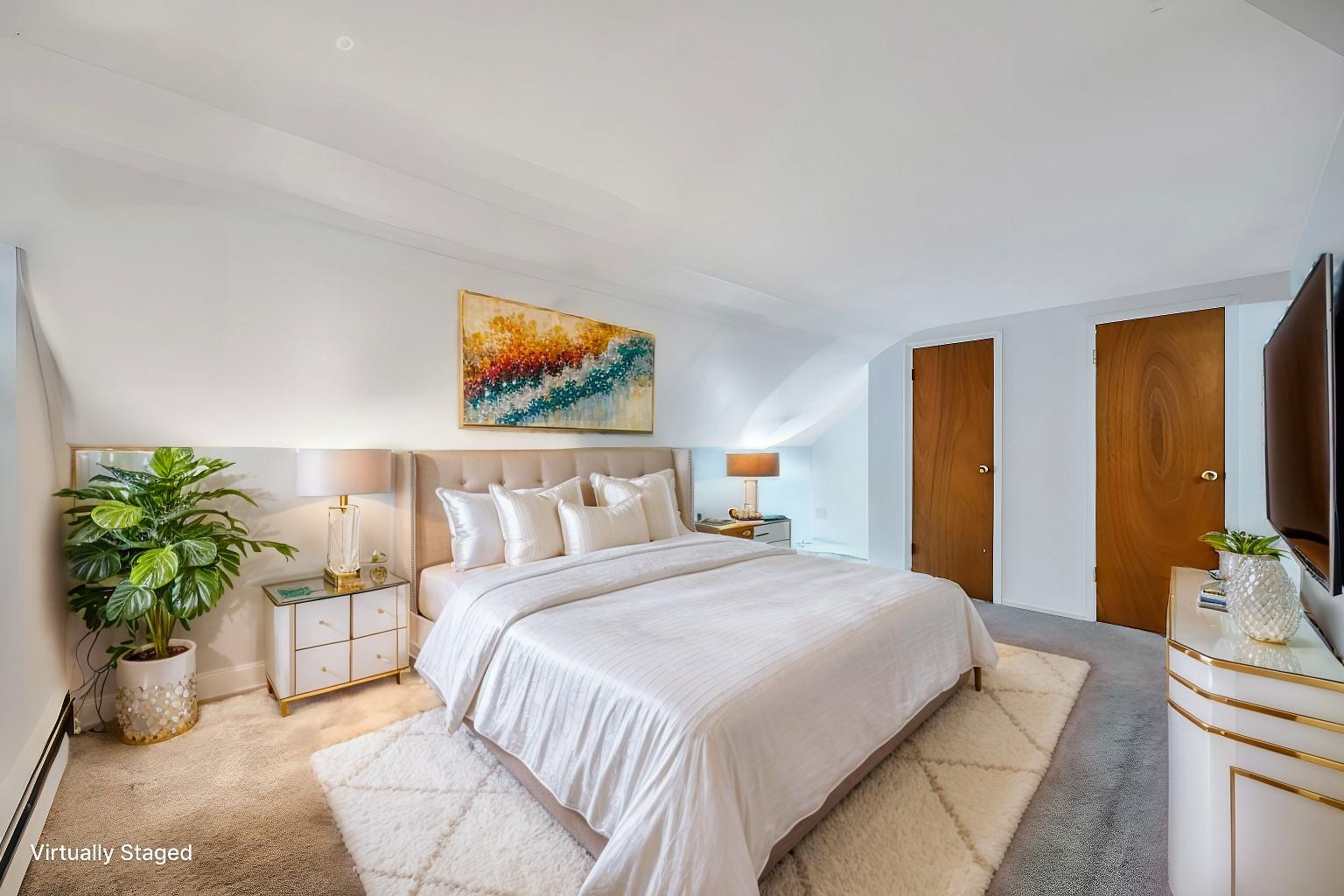 Hauppauge, New York, 11788, United States, 4 Bedrooms Bedrooms, ,2 BathroomsBathrooms,Residential,For Sale,1714342