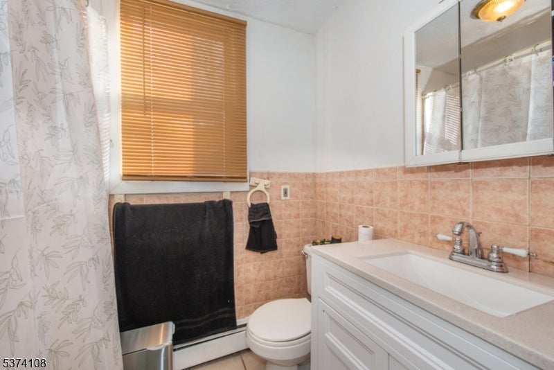 Newark City, New Jersey, 07112, United States, ,3 BathroomsBathrooms,Residential,For Sale,1982998