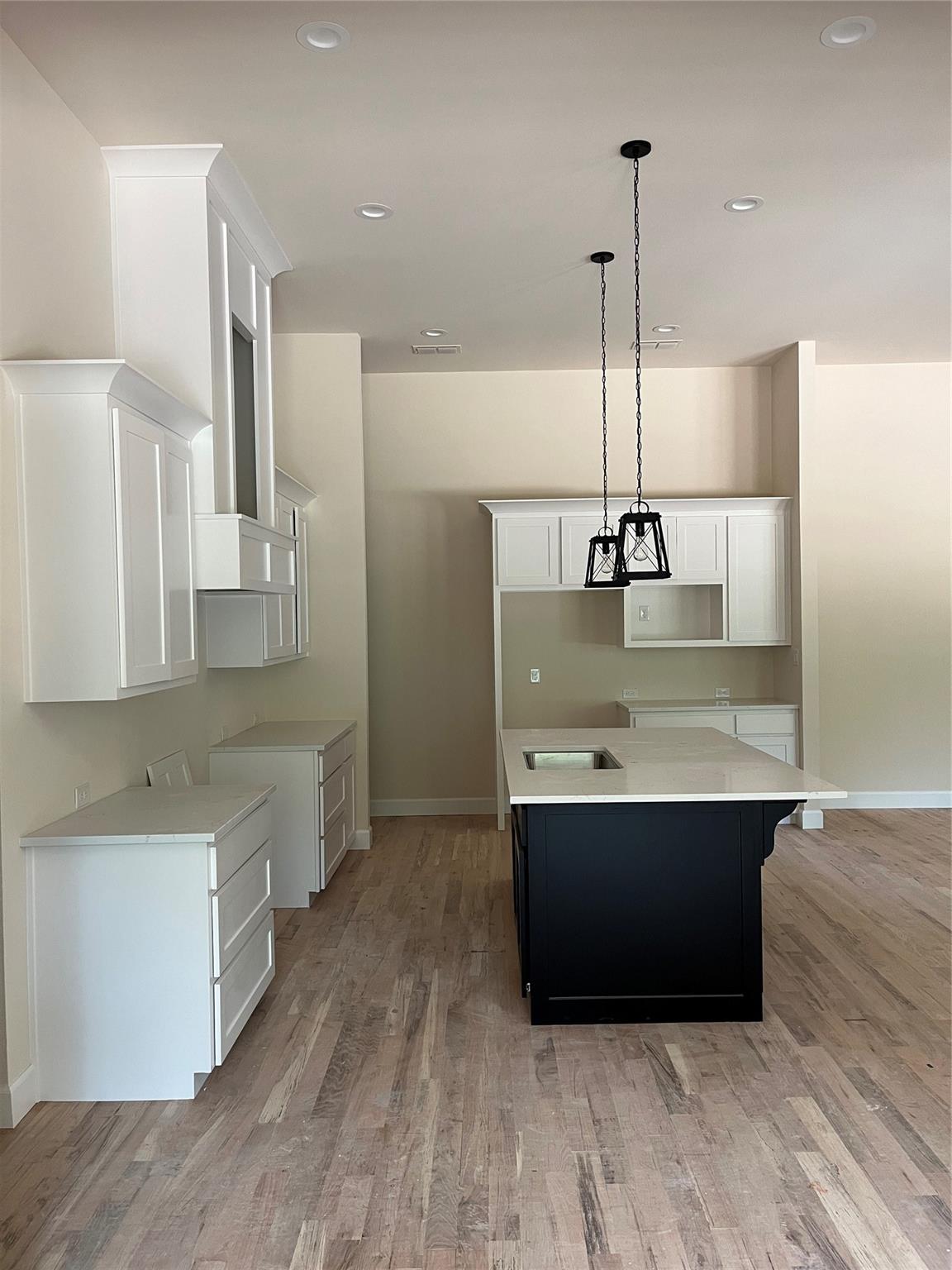 Mineola, Texas, 75773, United States, 4 Bedrooms Bedrooms, ,4 BathroomsBathrooms,Residential,For Sale,1981031