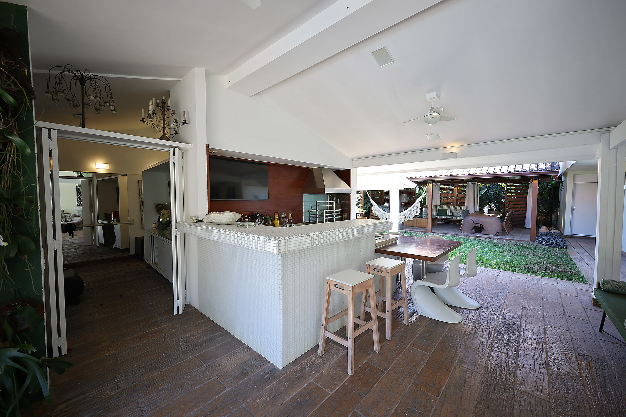  House with a pool and gourmet area in Condomínio Santa Helena - 物件實景