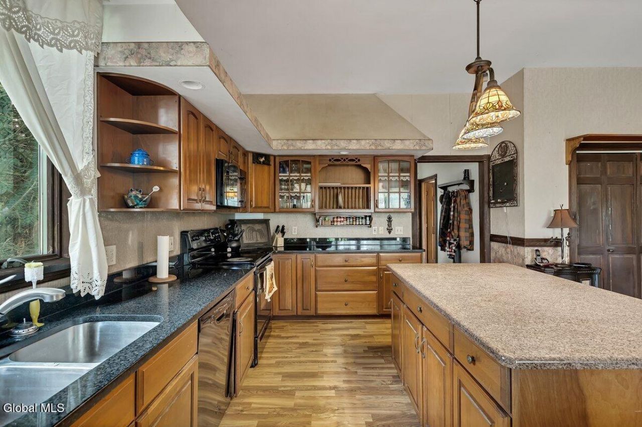 Greenville, New York, 12083, United States, 3 Bedrooms Bedrooms, ,3 BathroomsBathrooms,Residential,For Sale,1908320
