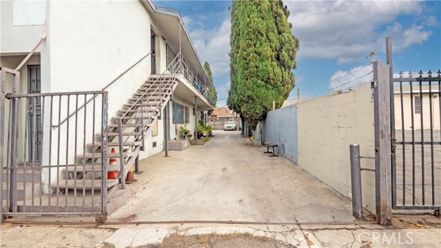 Los Angeles, California, 90011, United States, 10 Bedrooms Bedrooms, ,Residential,For Sale,1882090