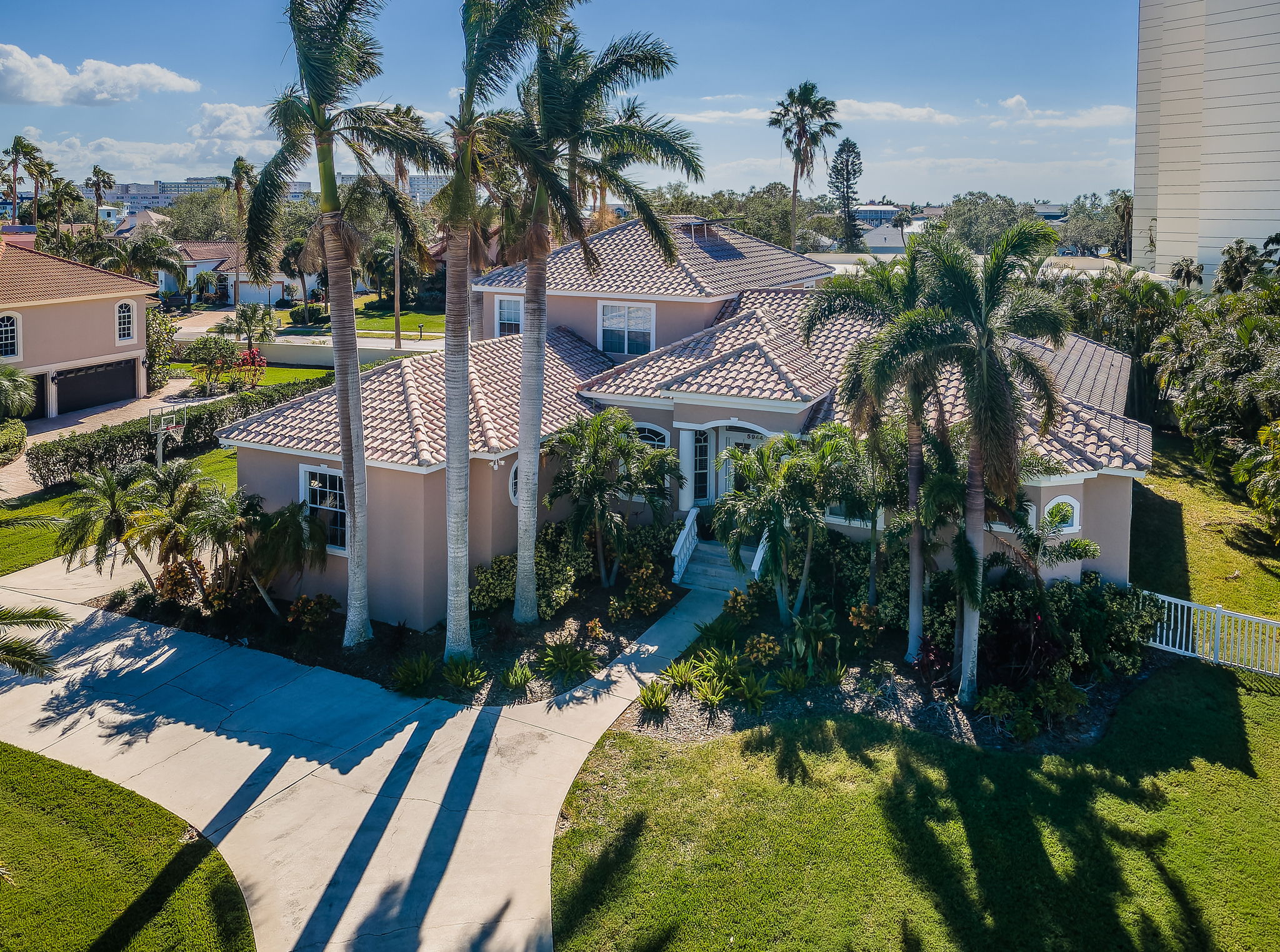 Gulfport, Florida, 33707, United States, 5 Bedrooms Bedrooms, ,4 BathroomsBathrooms,Residential,For Sale,1977633