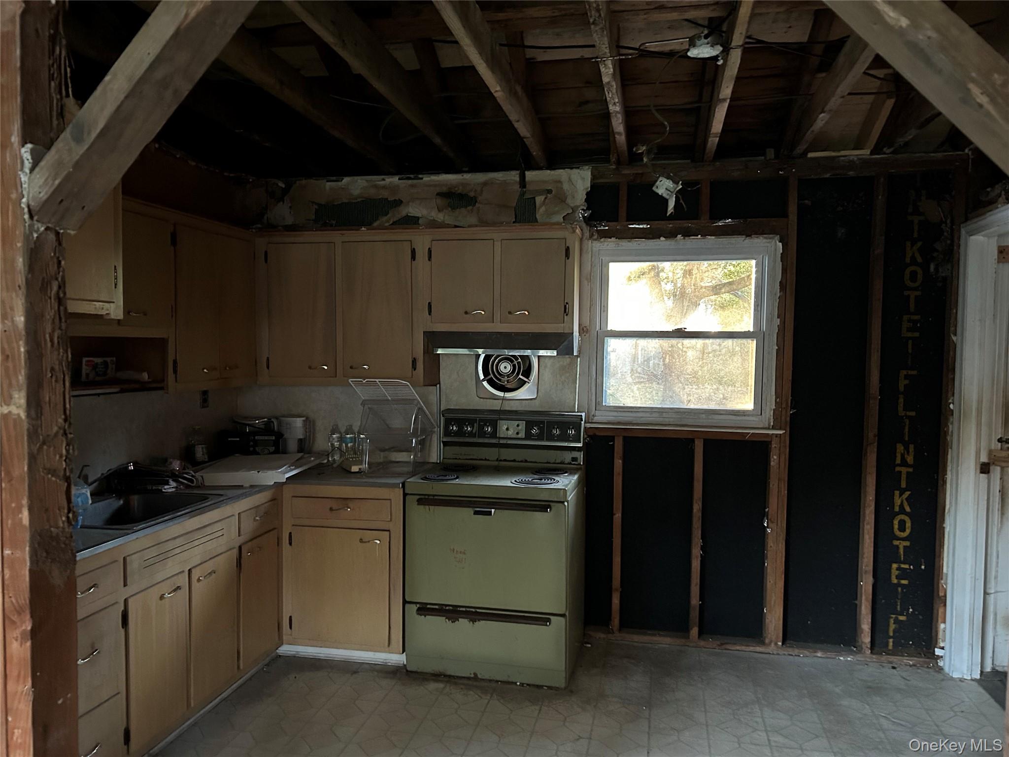  1056 Bay Shore Avenue, Bay Shore, NY, 11706 - 物件實景
