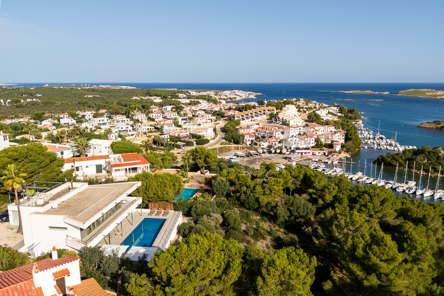  Exclusive modern villa with unique views of the port of Addaia, Menorca - 物件實景
