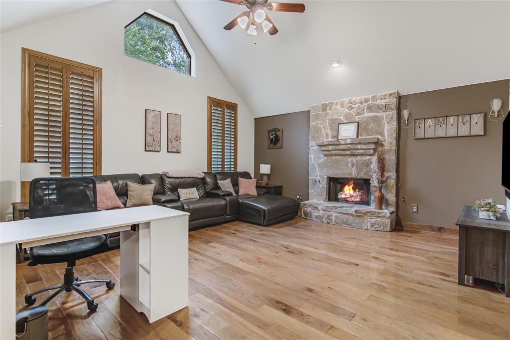 Azle, Texas, 76020, United States, 3 Bedrooms Bedrooms, ,3 BathroomsBathrooms,Residential,For Sale,1934218