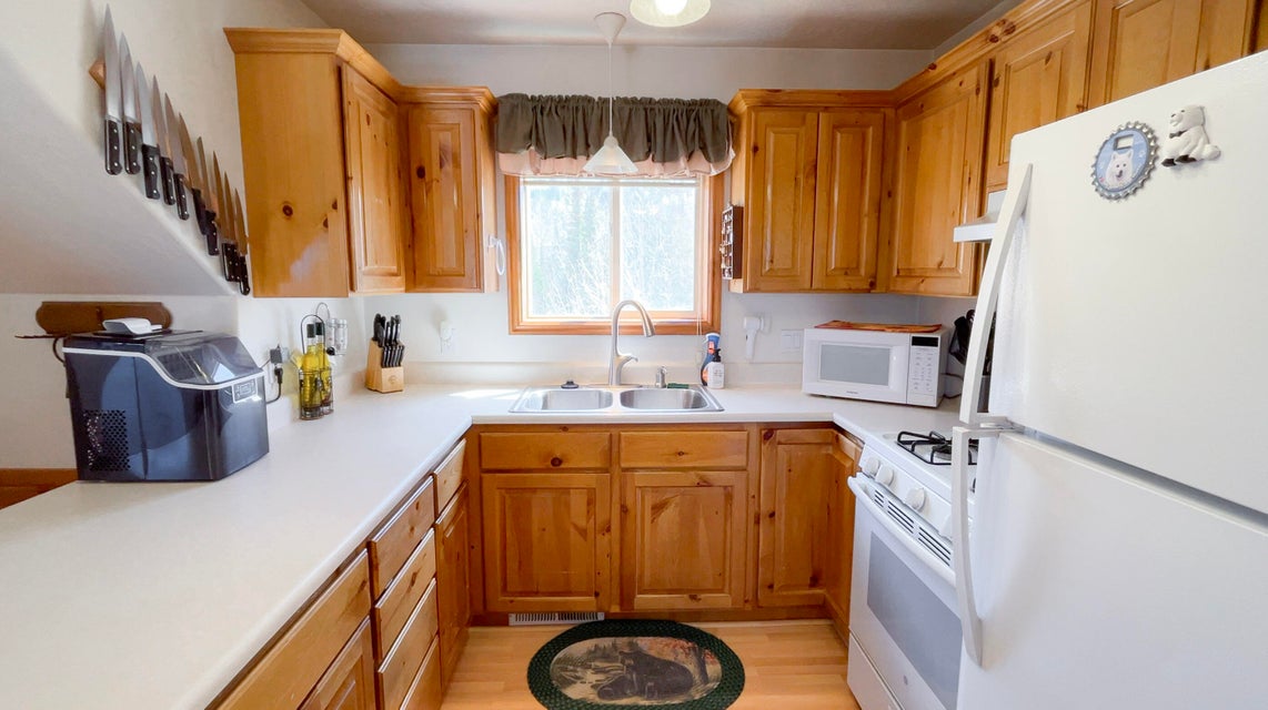 Brian Head, Utah, 84719, United States, 5 Bedrooms Bedrooms, ,3 BathroomsBathrooms,Residential,For Sale,1951004