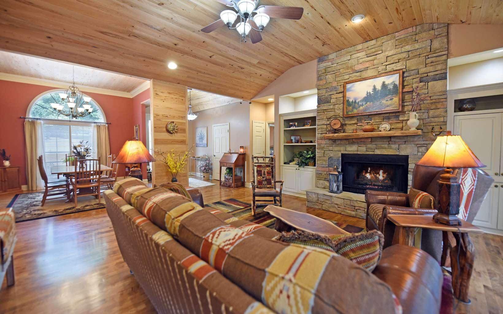 Hiawassee, Georgia, 30546, United States, 4 Bedrooms Bedrooms, ,4 BathroomsBathrooms,Residential,For Sale,1746240