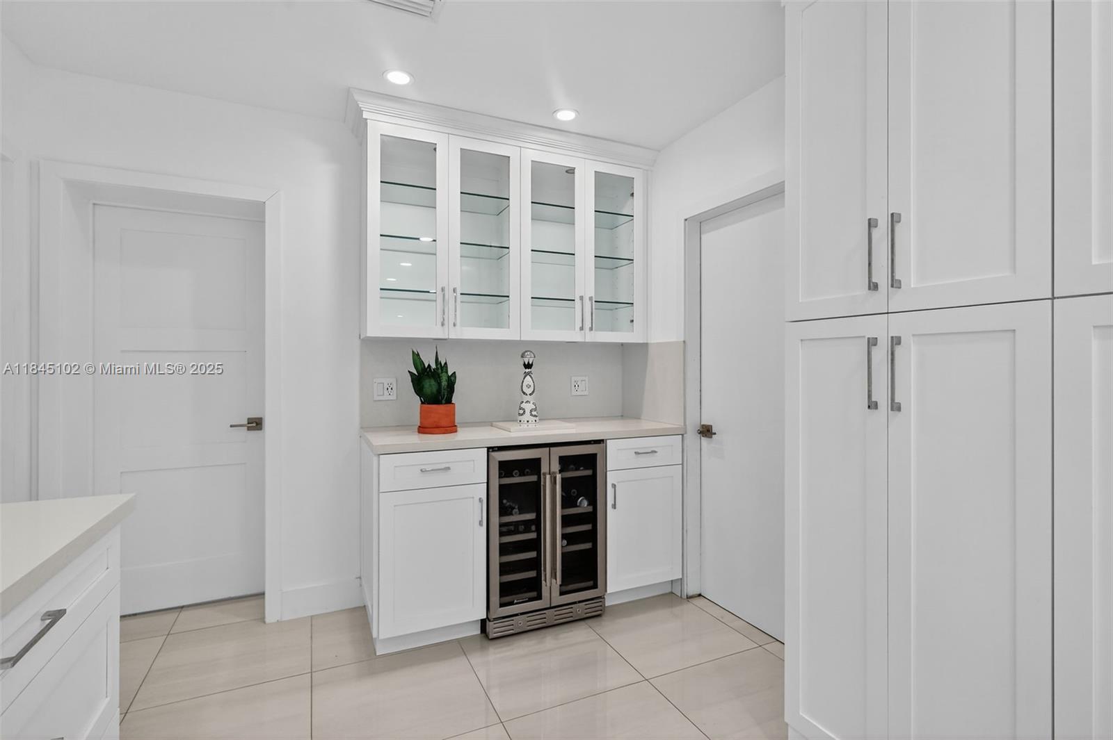 Palmetto Bay, Florida, 33158, United States, 4 Bedrooms Bedrooms, ,4 BathroomsBathrooms,Residential,For Sale,1900874