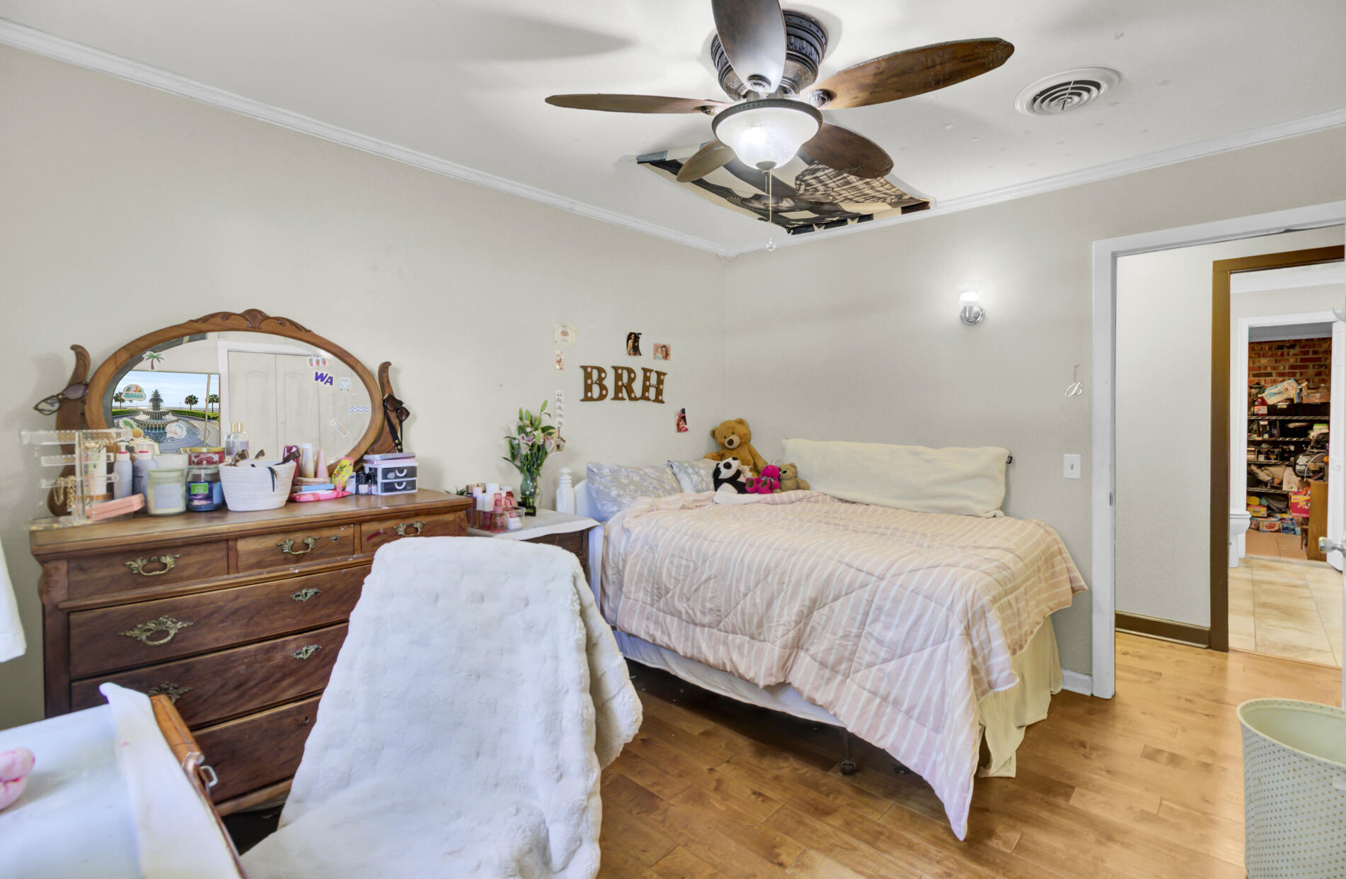 Charleston, South Carolina, 29407, United States, 4 Bedrooms Bedrooms, ,2 BathroomsBathrooms,Residential,For Sale,1950272