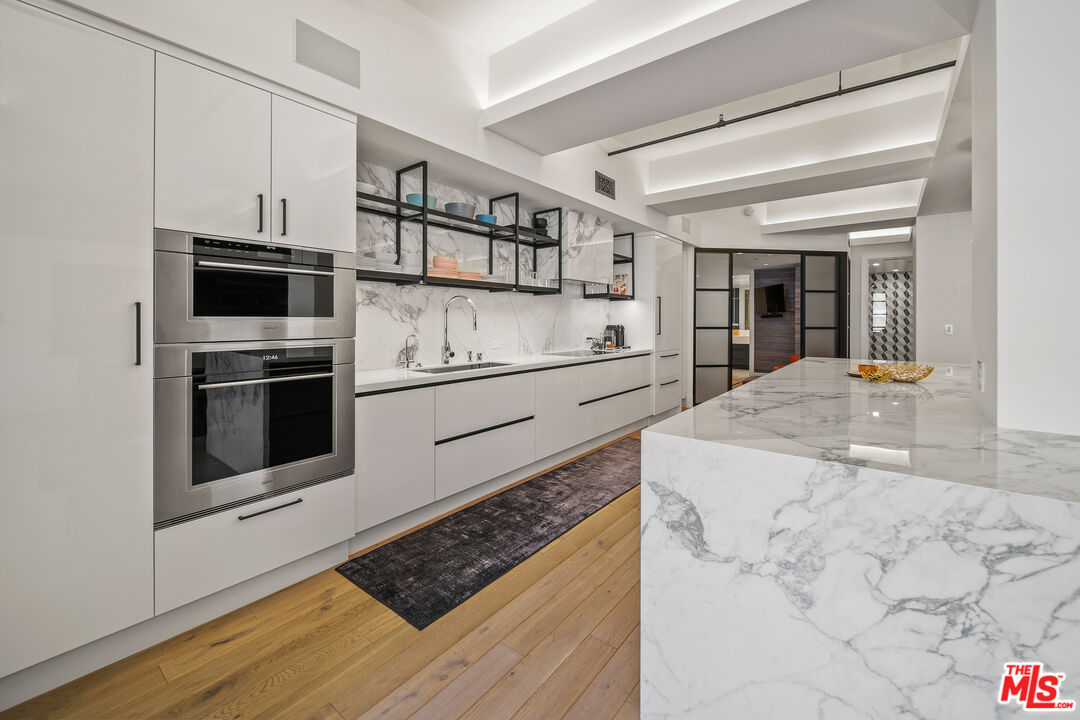 Los Angeles, California, 90014, United States, 2 Bedrooms Bedrooms, ,2 BathroomsBathrooms,Residential,For Sale,1938592