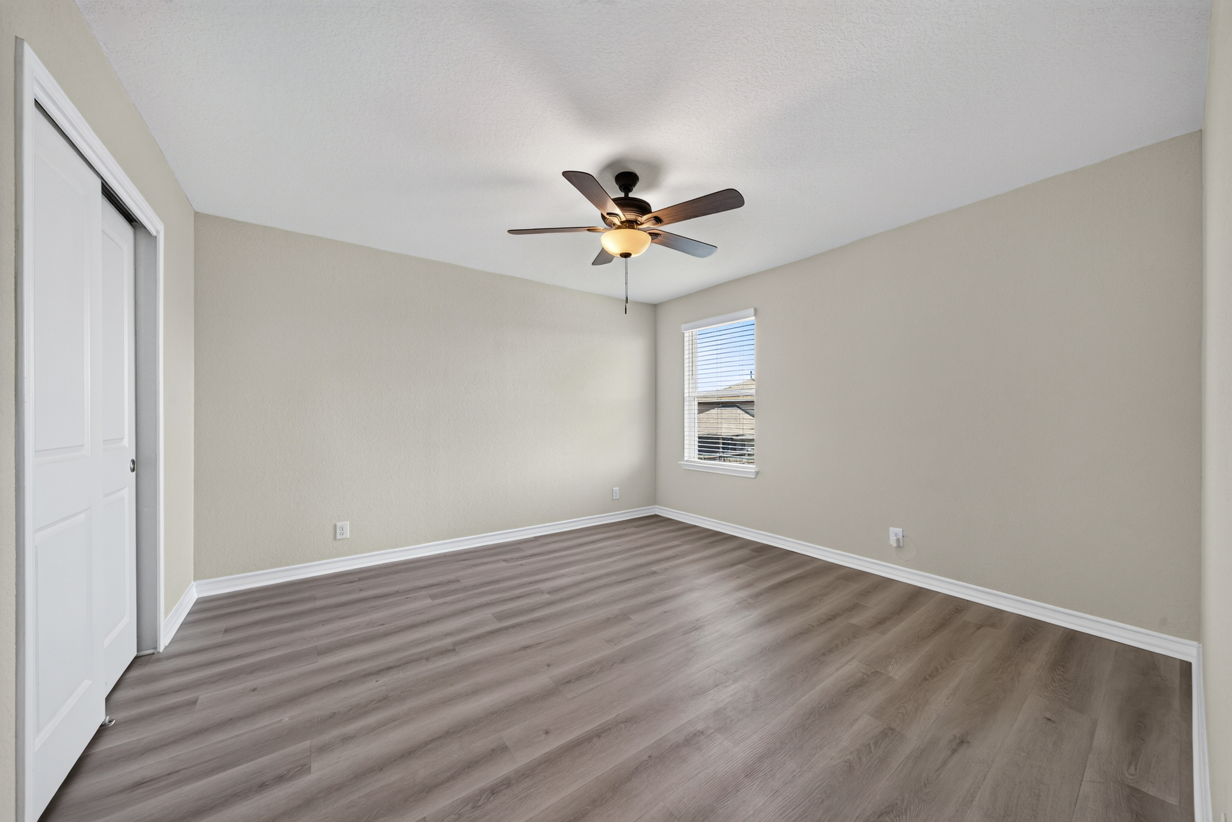  5-Bedroom Move-In Ready - 物件實景