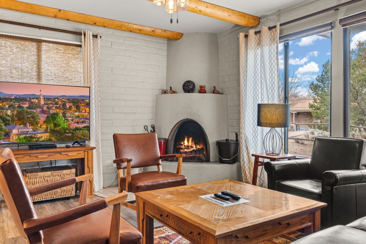 Santa Fe, New Mexico, 87501, United States, 2 Bedrooms Bedrooms, ,3 BathroomsBathrooms,Residential,For Sale,1959101