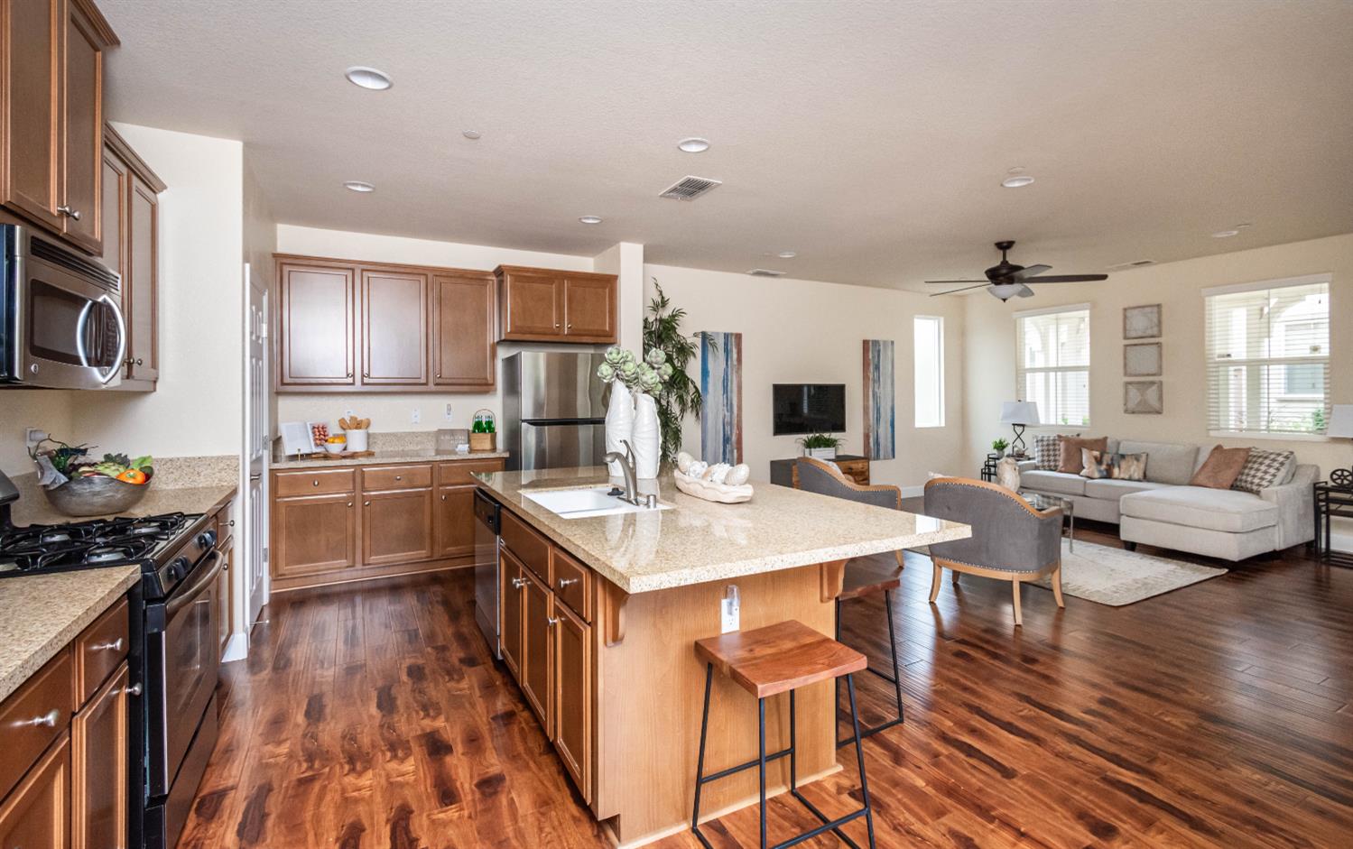 Folsom, California, 95630, United States, 4 Bedrooms Bedrooms, ,3 BathroomsBathrooms,Residential,For Sale,2000807