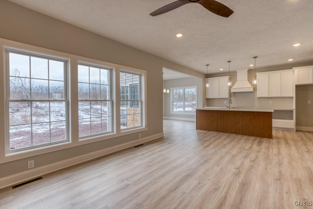 Baldwinsville, New York, 13027, United States, 4 Bedrooms Bedrooms, ,3 BathroomsBathrooms,Residential,For Sale,1686652