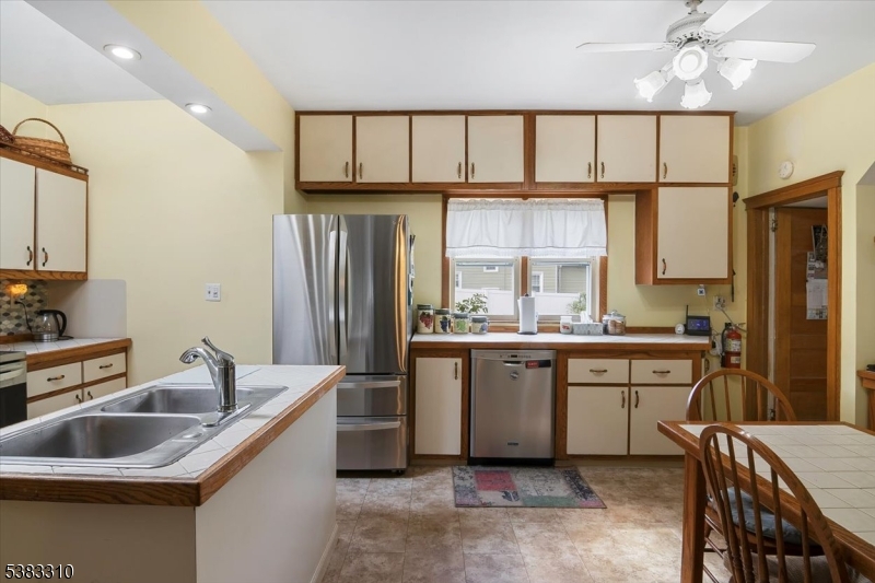 Rockaway, New Jersey, 07866-3406, United States, 3 Bedrooms Bedrooms, ,3 BathroomsBathrooms,Residential,For Sale,1976653