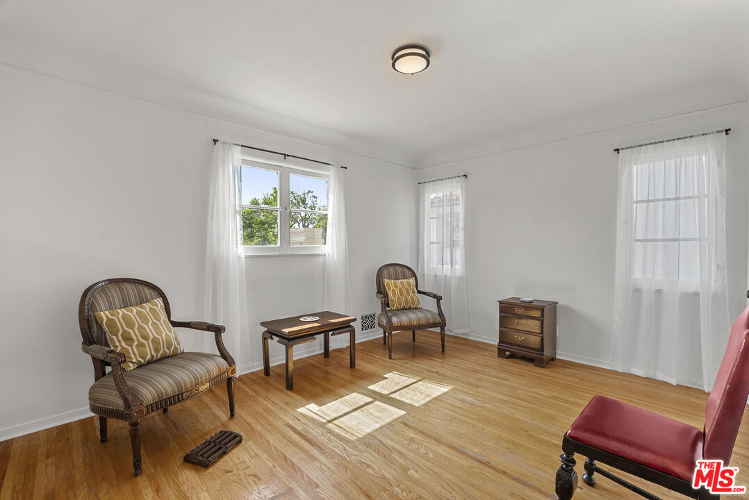 Los Angeles, California, 90036, United States, 4 Bedrooms Bedrooms, ,3 BathroomsBathrooms,Residential,For Sale,1849800