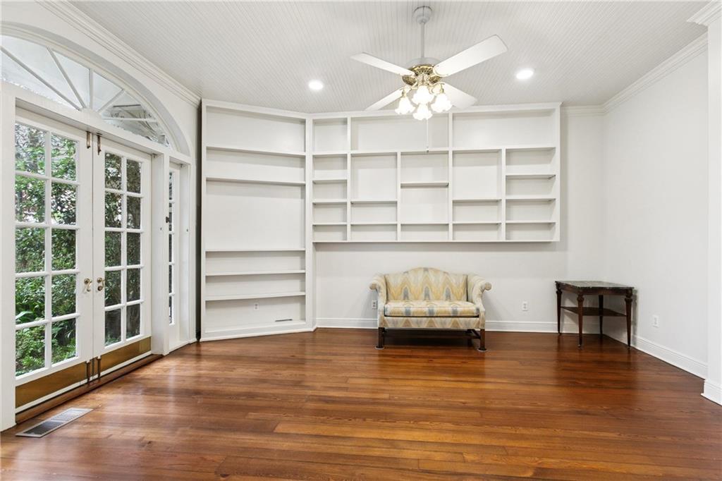 New Orleans, Louisiana, 70115, United States, 3 Bedrooms Bedrooms, ,5 BathroomsBathrooms,Residential,For Sale,2001784