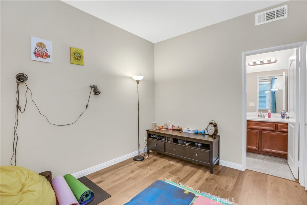 Lakewood, California, 90715, United States, 3 Bedrooms Bedrooms, ,4 BathroomsBathrooms,Residential,For Sale,1860565