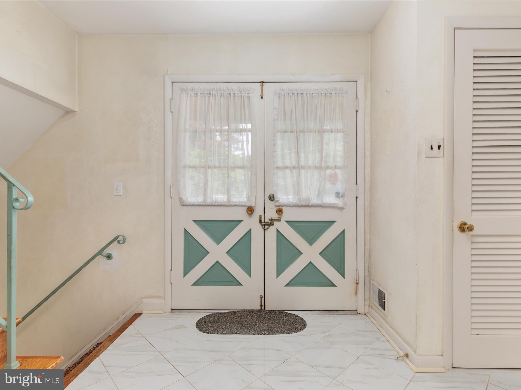 Falls Church, Virginia, 22043, United States, ,Residential,For Sale,1914114