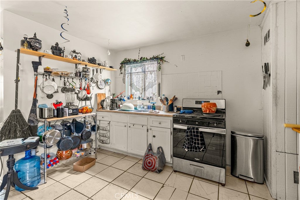 Los Angeles, California, 90032, United States, 3 Bedrooms Bedrooms, ,1 BathroomBathrooms,Residential,For Sale,1923092