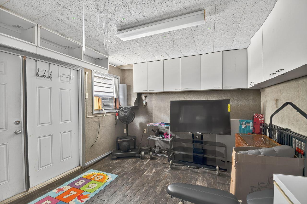 Palm Springs, Florida, 33461, United States, 3 Bedrooms Bedrooms, ,2 BathroomsBathrooms,Residential,For Sale,1901355