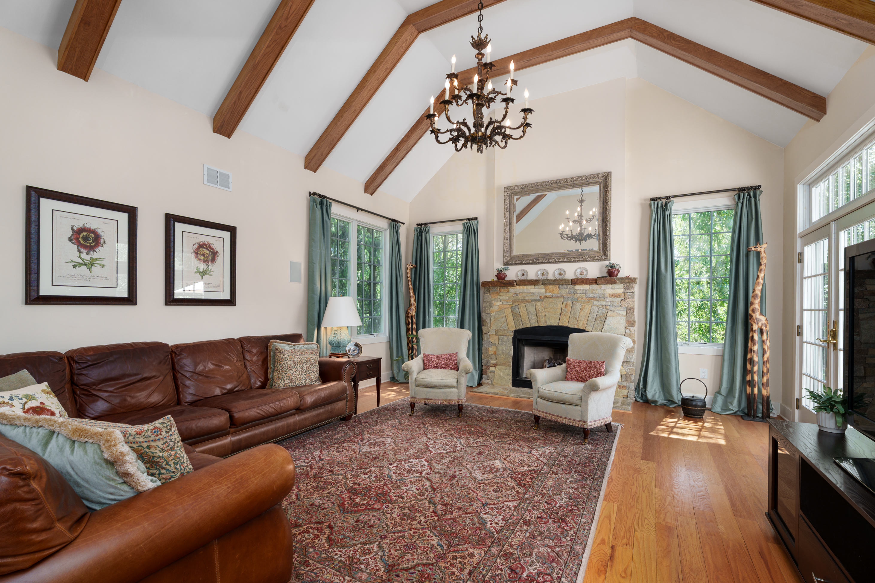  Exceptional Pond View Home with Dual Primary Suites - 物件實景