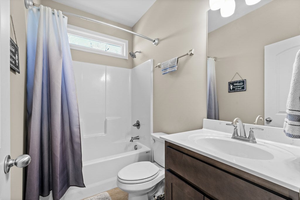 Ellijay, Georgia, 30536, United States, 3 Bedrooms Bedrooms, ,2 BathroomsBathrooms,Residential,For Sale,2013391