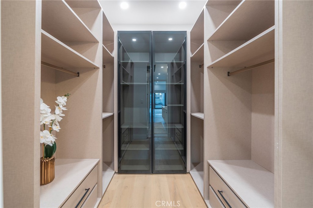 Huntington Beach, California, 92648, United States, 3 Bedrooms Bedrooms, ,5 BathroomsBathrooms,Residential,For Sale,2003455