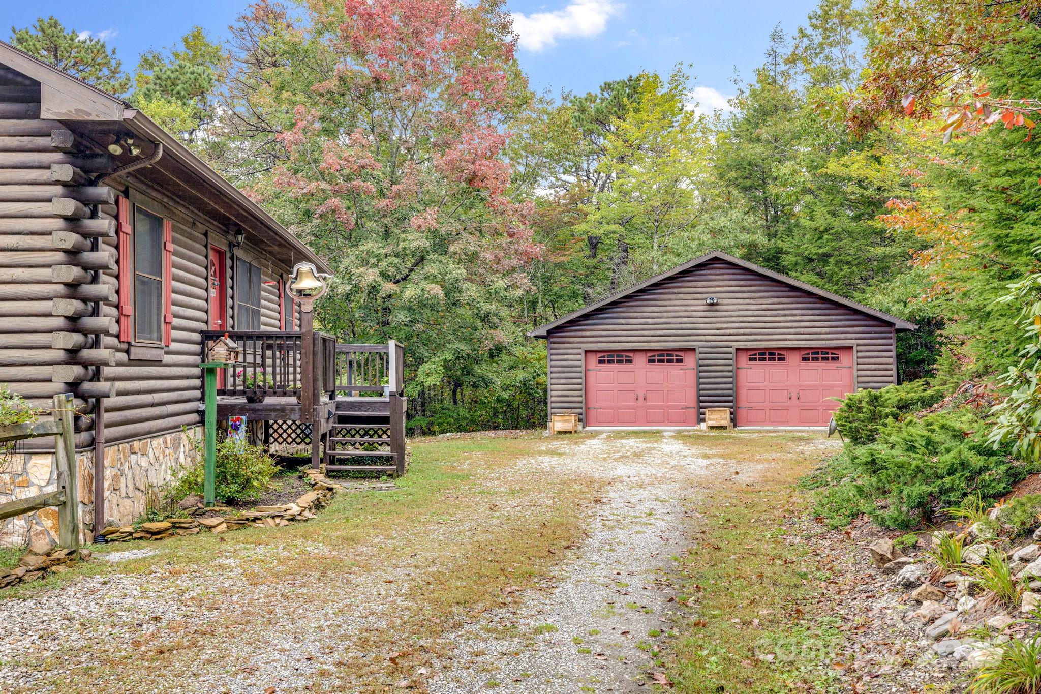 Spruce Pine, North Carolina, 28777, United States, 3 Bedrooms Bedrooms, ,3 BathroomsBathrooms,Residential,For Sale,1991683