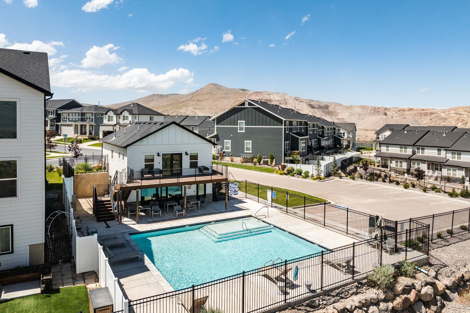 Bright & Quiet Townhome Ready to Be Your Next Home - 物件實景