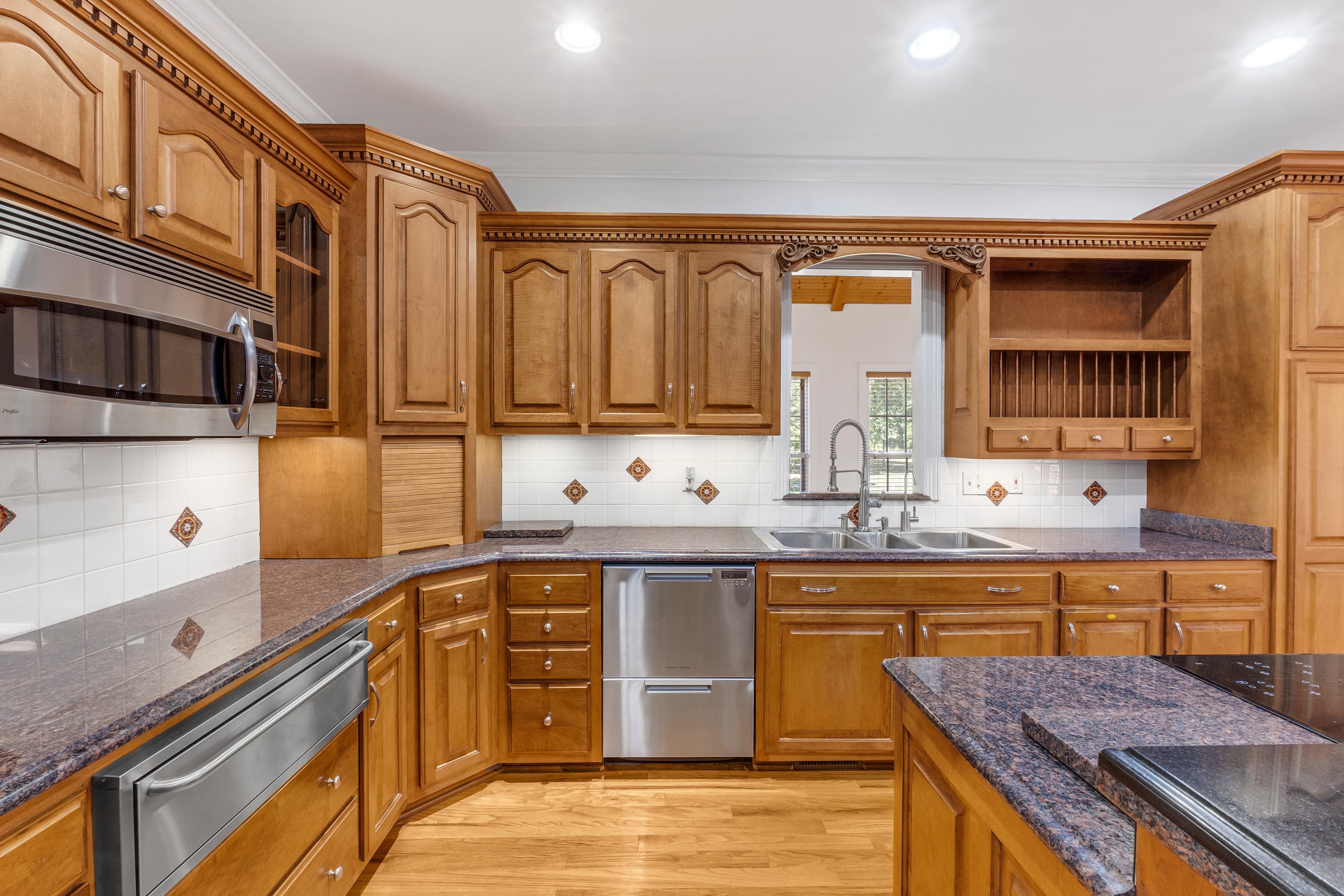 Tullahoma, Tennessee, 37388, United States, 6 Bedrooms Bedrooms, ,5 BathroomsBathrooms,Residential,For Sale,1851275
