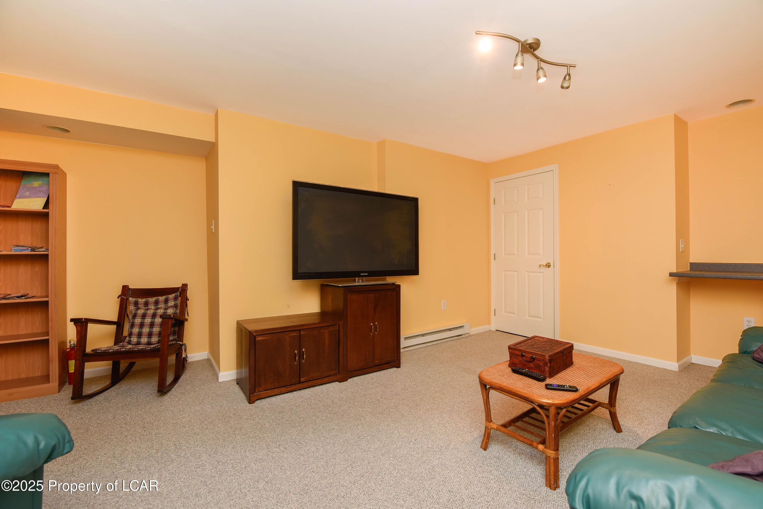 Dallas, Pennsylvania, 18612, United States, 4 Bedrooms Bedrooms, ,3 BathroomsBathrooms,Residential,For Sale,2005553