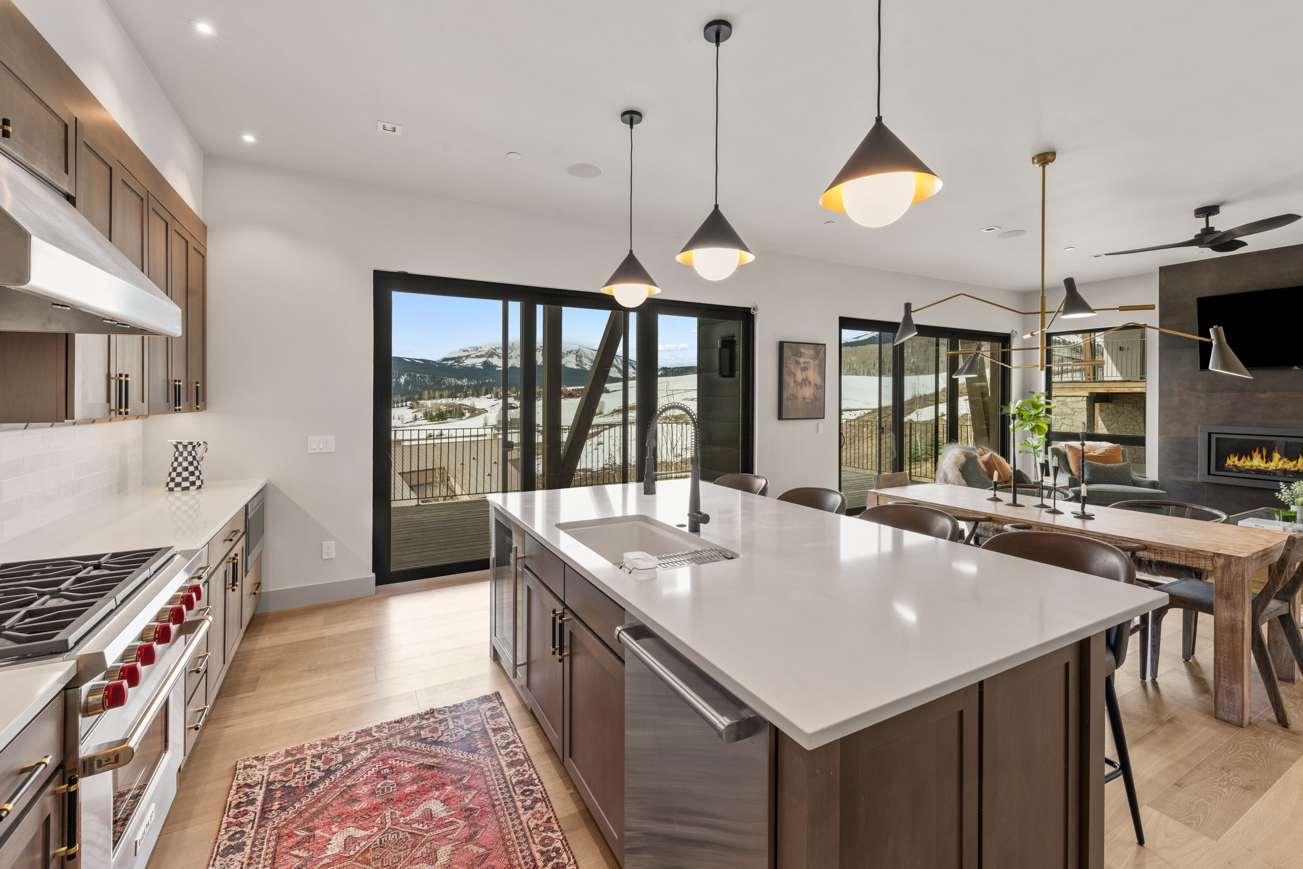  This Exceptional Mountain Residence Enjoys Sweeping, Unobstructed Views - 物件實景