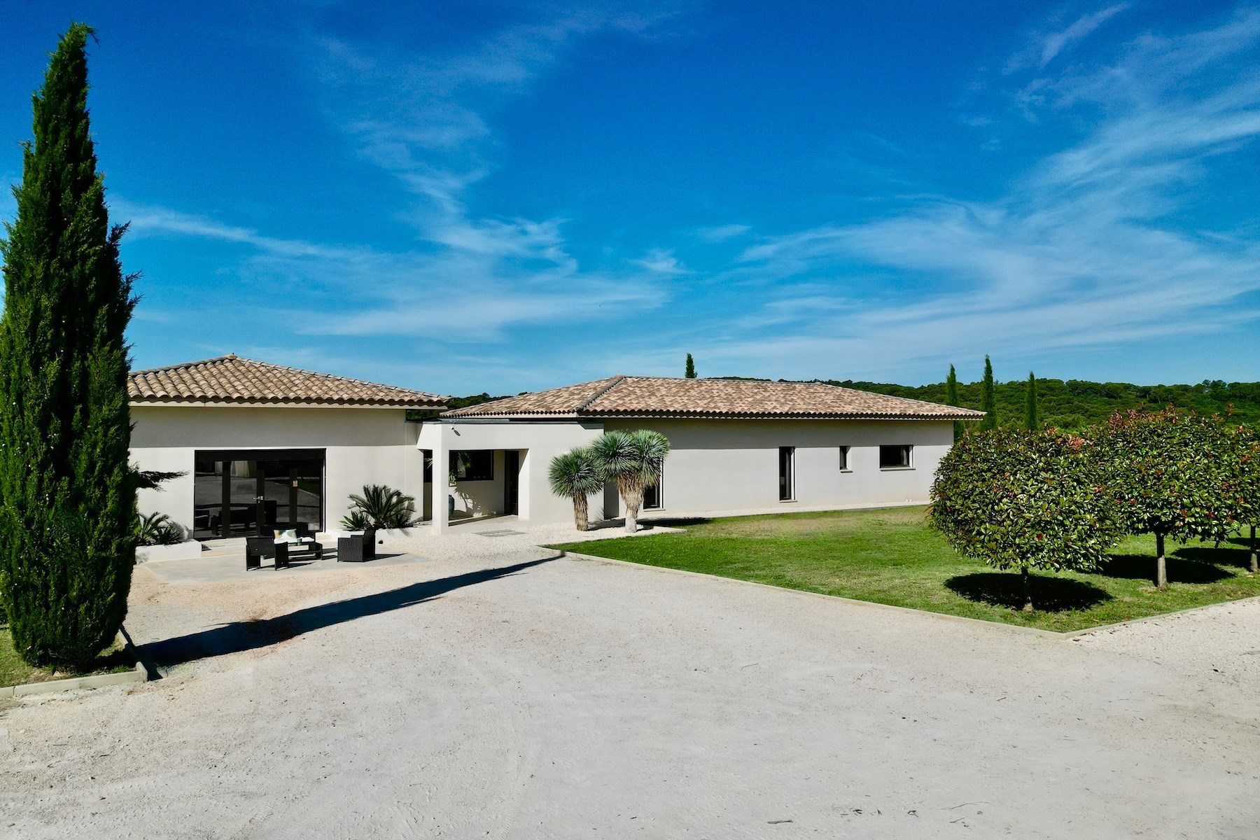  Elegant contemporary villa in the heart of the vineyards, 20 minutes from Uzès,… - 物件實景