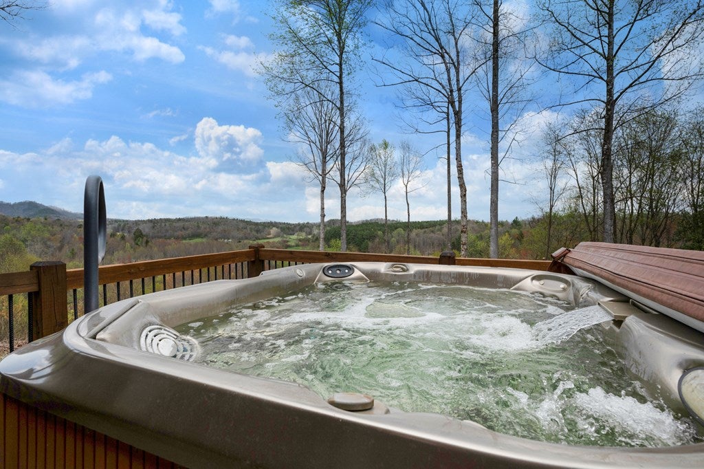 Blue Ridge, Georgia, 30513, United States, 4 Bedrooms Bedrooms, ,3 BathroomsBathrooms,Residential,For Sale,1762405