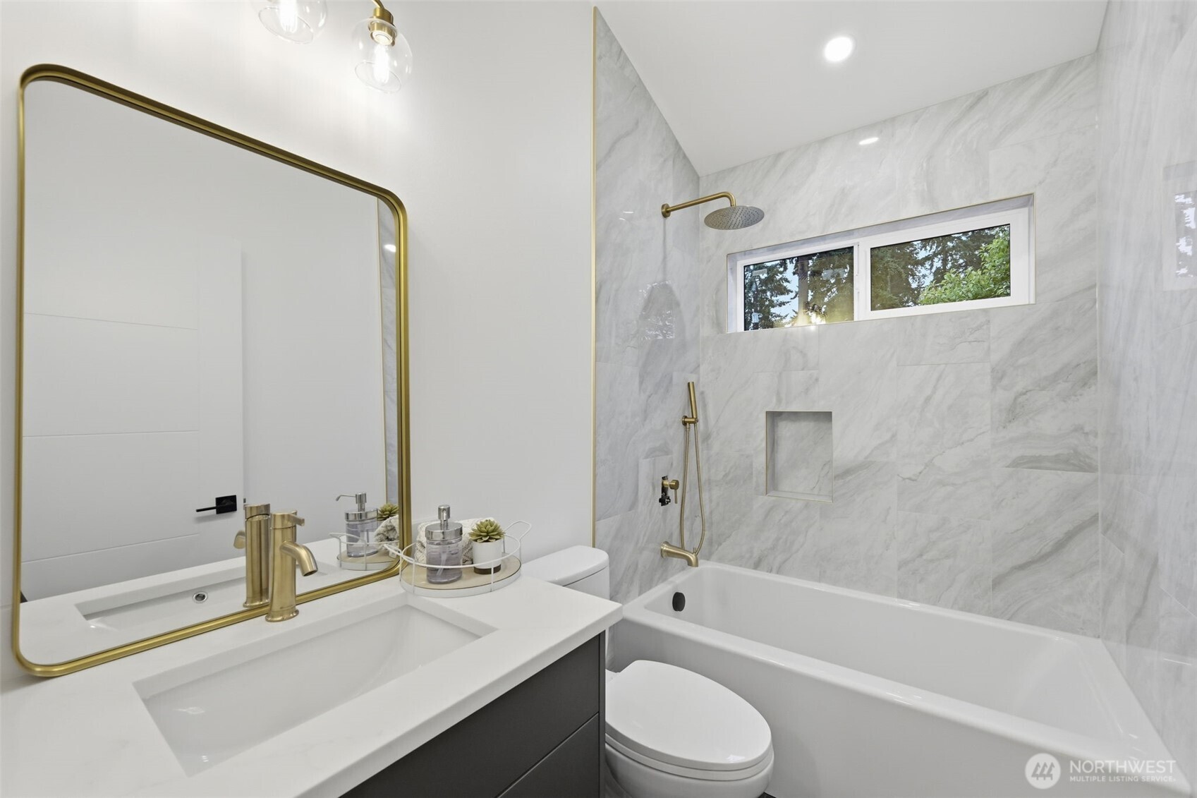 Seattle, Washington, 98133, United States, 3 Bedrooms Bedrooms, ,2 BathroomsBathrooms,Residential,For Sale,1992896