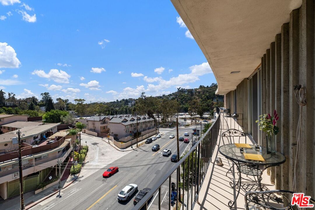 Los Angeles, California, 90068, United States, 2 Bedrooms Bedrooms, ,2 BathroomsBathrooms,Residential,For Sale,1939987