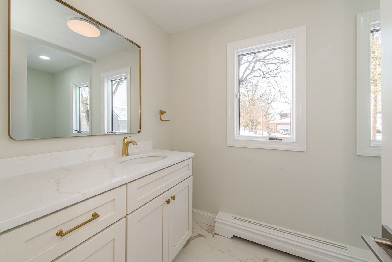 Fairfield, New Jersey, 07004, United States, 4 Bedrooms Bedrooms, ,5 BathroomsBathrooms,Residential,For Sale,2005992